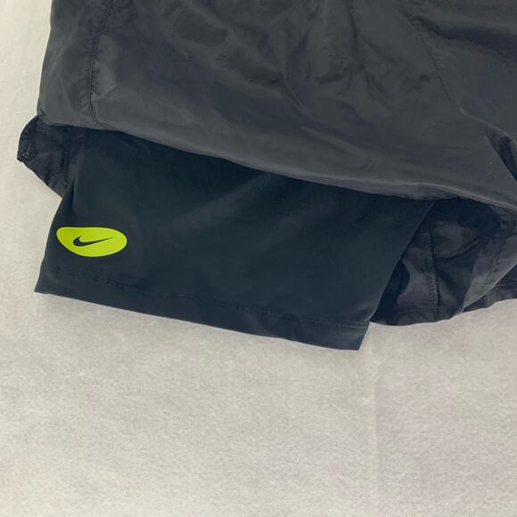 Nike Womens Black Training Shorts with Tights Interior Size Medium - Picture 3 of 6
